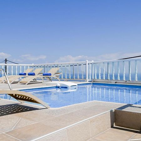 Amerisa Suites & Villa Fíra Kültér fotó
