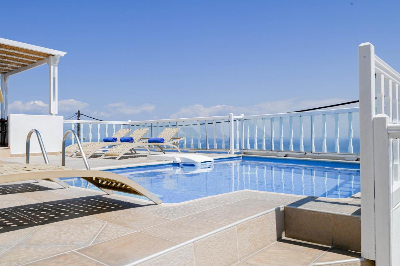 Amerisa Suites & Villa Fíra Kültér fotó