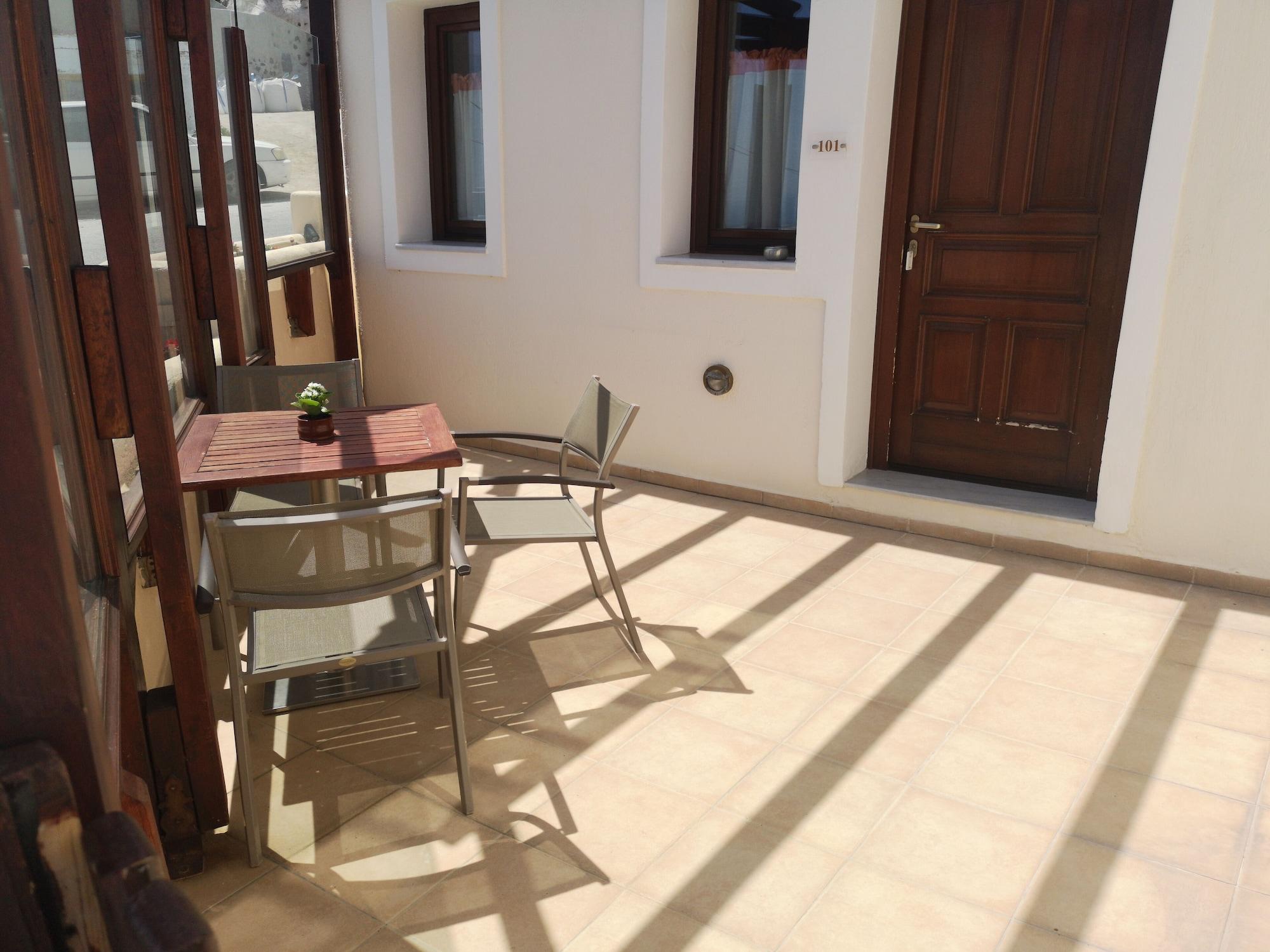 Amerisa Suites & Villa Fíra Kültér fotó